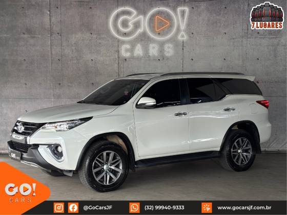 TOYOTA HILUX SW4 2.8 SRX 4X4 7 LUGARES 16V TURBO INTERCOOLER DIESEL 4P AUTOMÁTICO TOYOTA HILUX SW4 2.8 SRX 4X4 7 LUGARES 16V TURBO INTERCOOLER DIESEL 4P AUTOMÁTICO